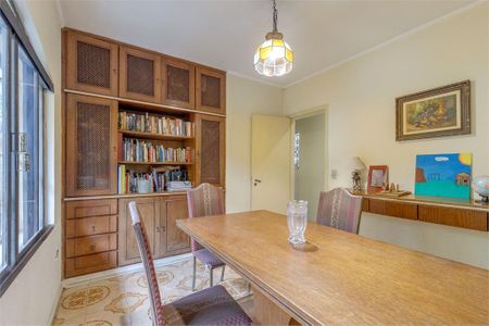 Casa à venda com 329m², 4 quartos e 3 vagas
