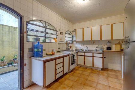 Casa à venda com 329m², 4 quartos e 3 vagas