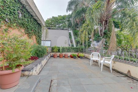 Casa à venda com 329m², 4 quartos e 3 vagas
