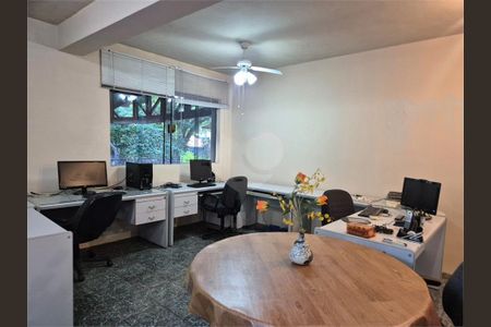 Casa à venda com 380m², 4 quartos e 2 vagas