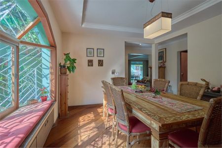 Casa à venda com 300m², 3 quartos e 3 vagas