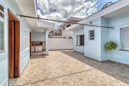 Casa à venda com 220m², 3 quartos e 2 vagas