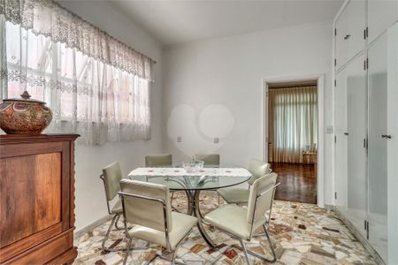 Casa à venda com 220m², 3 quartos e 2 vagas