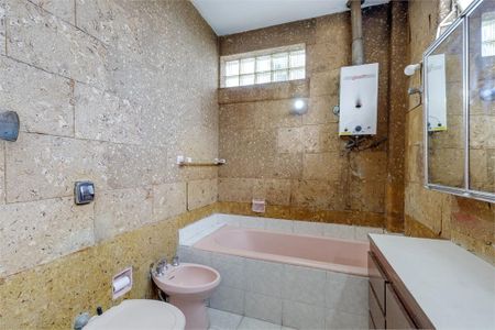 Casa à venda com 255m², 3 quartos e 4 vagas