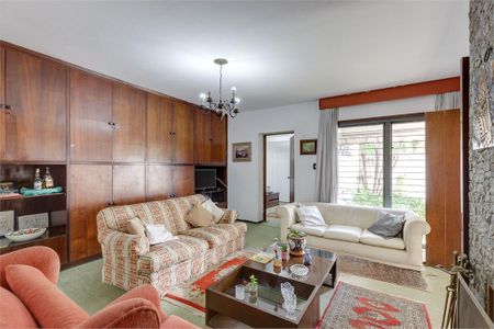Casa à venda com 255m², 3 quartos e 4 vagas