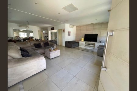 Casa à venda com 422m², 4 quartos e 12 vagas