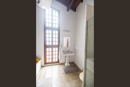 Casa à venda com 480m², 4 quartos e 4 vagasBanheiro da Suíte 1