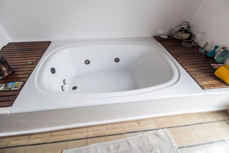 Casa à venda com 480m², 4 quartos e 4 vagasDetalhe do Banheiro da Suite