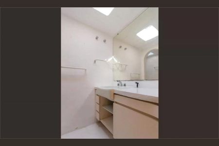Casa de condomínio à venda com 258m², 4 quartos e 3 vagas