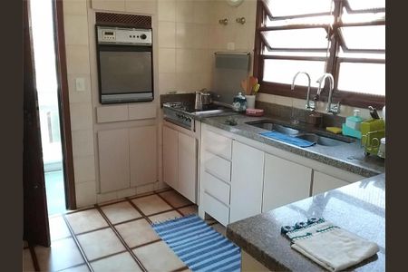Casa à venda com 304m², 3 quartos e 2 vagas