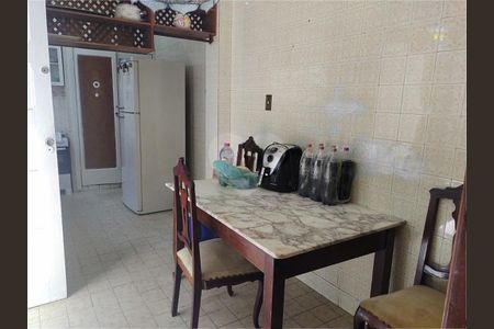 Casa de condomínio à venda com 239m², 5 quartos e 2 vagas