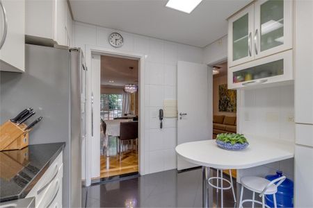 Casa à venda com 276m², 3 quartos e 4 vagas