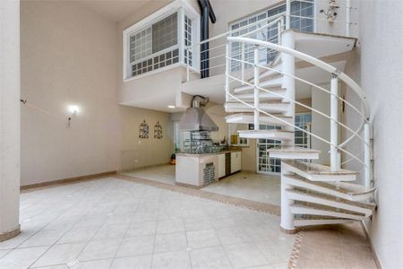 Casa à venda com 276m², 3 quartos e 4 vagas