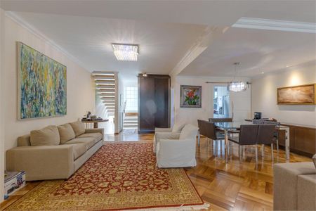 Casa à venda com 276m², 3 quartos e 4 vagas