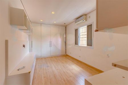 Casa à venda com 387m², 4 quartos e 4 vagas