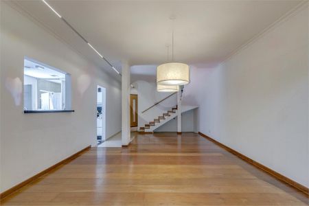 Casa à venda com 387m², 4 quartos e 4 vagas