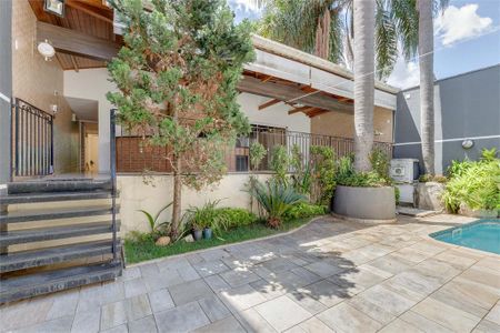 Casa à venda com 387m², 4 quartos e 4 vagas
