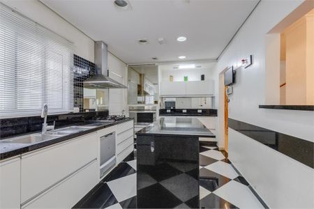 Casa à venda com 387m², 4 quartos e 4 vagas