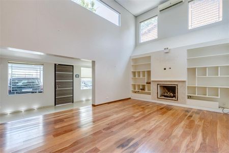 Casa à venda com 387m², 4 quartos e 4 vagas