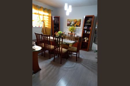 Casa à venda com 177m², 4 quartos e 2 vagas