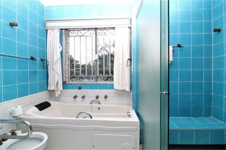 Casa à venda com 696m², 5 quartos e 2 vagas