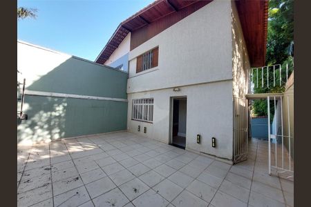 Casa à venda com 122m², 3 quartos e 2 vagas