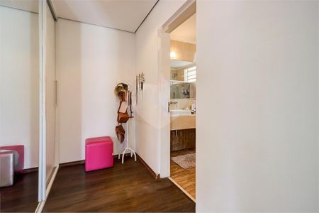Casa de condomínio à venda com 329m², 4 quartos e 3 vagas