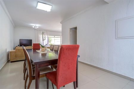 Casa de condomínio à venda com 329m², 4 quartos e 3 vagas