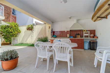 Casa de condomínio à venda com 329m², 4 quartos e 3 vagas