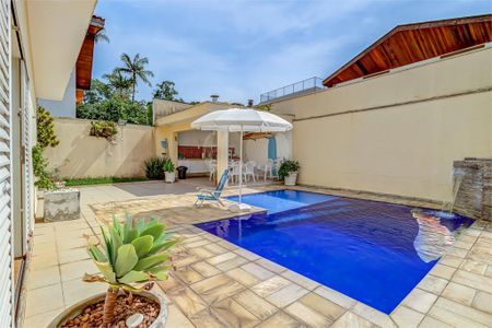 Casa de condomínio à venda com 329m², 4 quartos e 3 vagas