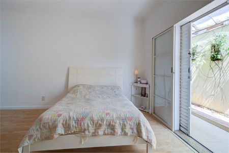 Casa de condomínio à venda com 329m², 4 quartos e 3 vagas