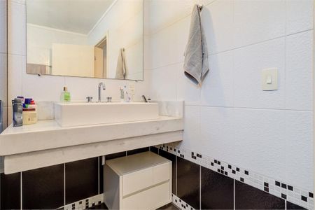 Casa de condomínio à venda com 329m², 4 quartos e 3 vagas