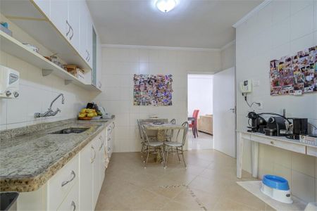 Casa de condomínio à venda com 329m², 4 quartos e 3 vagas