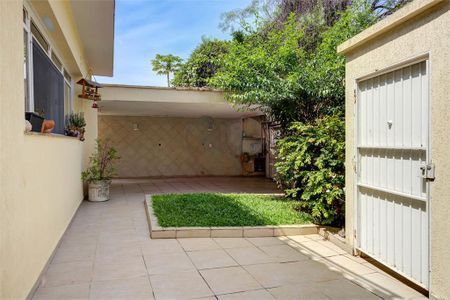 Casa de condomínio à venda com 329m², 4 quartos e 3 vagas