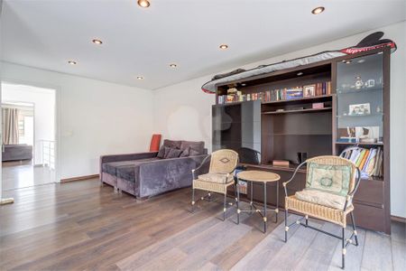 Casa de condomínio à venda com 329m², 4 quartos e 3 vagas