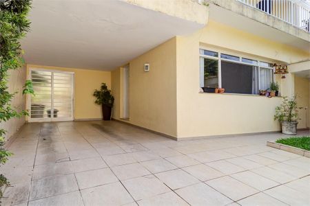 Casa de condomínio à venda com 329m², 4 quartos e 3 vagas