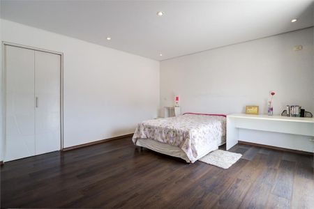 Casa de condomínio à venda com 329m², 4 quartos e 3 vagas