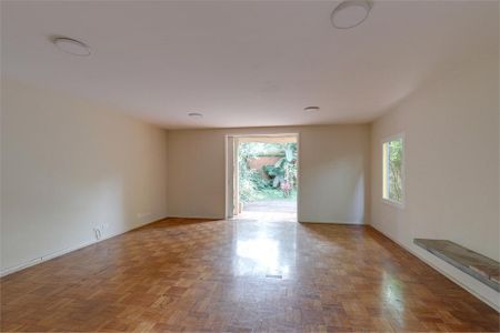 Casa à venda com 226m², 3 quartos e 2 vagas