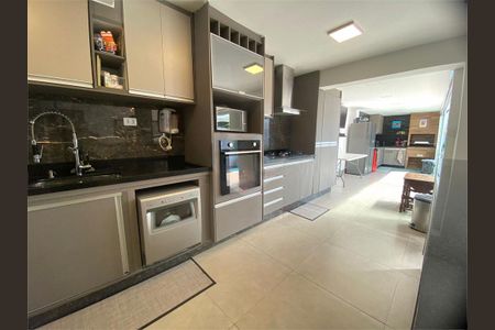 Casa à venda com 184m², 2 quartos e 3 vagas