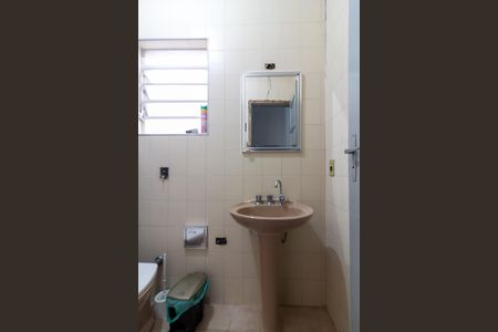 Casa à venda com 200m², 3 quartos e 2 vagas Casa à venda com 200m², 3 quartos e 2 vagasBanheiro Social