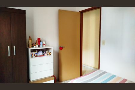 Casa à venda com 350m², 6 quartos e 8 vagas Casa à venda com 350m², 6 quartos e 8 vagasEdícula - quarto 1