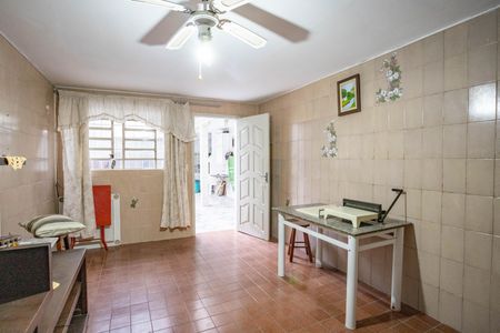 Casa à venda com 222m², 4 quartos e 2 vagas Casa à venda com 222m², 4 quartos e 2 vagasSalão