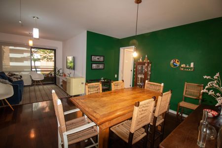 Apartamento à venda com 131m², 4 quartos e 2 vagas Apartamento à venda com 131m², 4 quartos e 2 vagasSala de Jantar