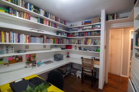 Apartamento à venda com 131m², 4 quartos e 2 vagas Apartamento à venda com 131m², 4 quartos e 2 vagasQuarto 2