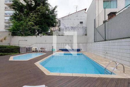 Apartamento à venda com 131m², 4 quartos e 2 vagas Apartamento à venda com 131m², 4 quartos e 2 vagasÁrea comum - Piscina