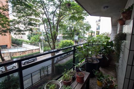 Apartamento à venda com 131m², 4 quartos e 2 vagas Apartamento à venda com 131m², 4 quartos e 2 vagasSacada