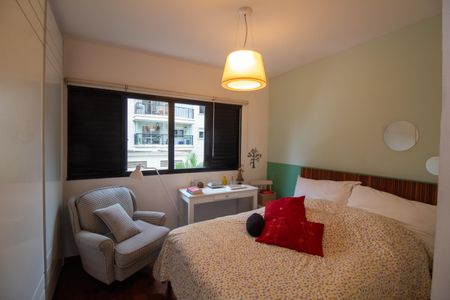 Apartamento à venda com 131m², 4 quartos e 2 vagas Apartamento à venda com 131m², 4 quartos e 2 vagasSuíte 2