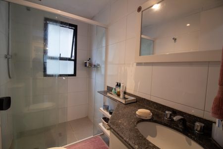 Apartamento à venda com 131m², 4 quartos e 2 vagas Apartamento à venda com 131m², 4 quartos e 2 vagasBanheiro da Suíte 2
