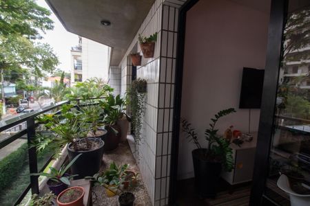 Apartamento à venda com 131m², 4 quartos e 2 vagas Apartamento à venda com 131m², 4 quartos e 2 vagasSacada