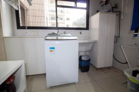 Apartamento à venda com 131m², 4 quartos e 2 vagas Apartamento à venda com 131m², 4 quartos e 2 vagasÁrea de Serviço